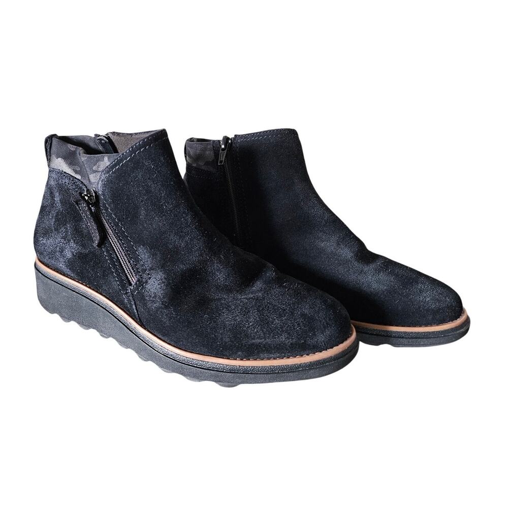 CLARKS SHARON EASE BLACK SUEDE  SIDE ZIP BOOTIES – WOMEN’S SIZE 8 – COMFORT SOLE